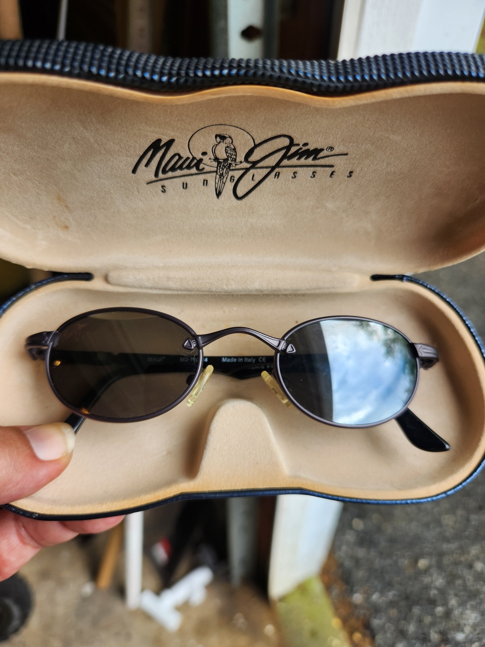 VINTAGE Maui Jim Oval Sunglasses in Black with Dark Lenses